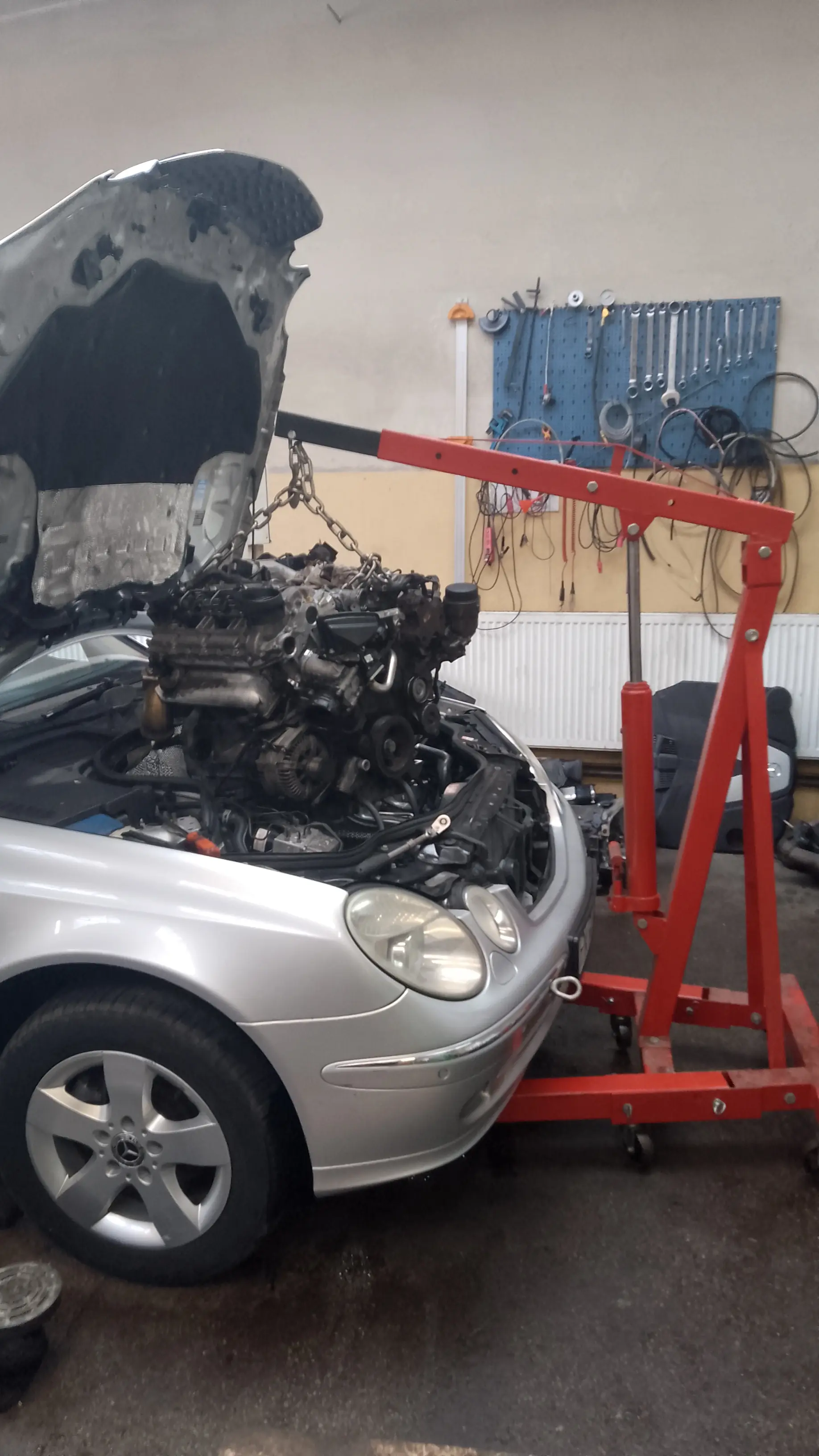 Demontaż silnika Mercedes